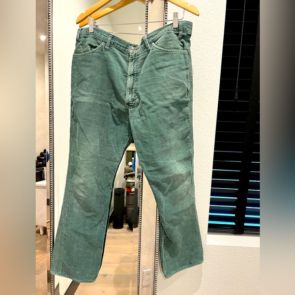 Levi's Pants - LEVIS GREEN CORDUROY PANTS. COLOR: GREEN. SIZE: APPROX 30